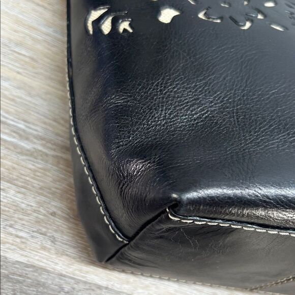 Black Leather Handbag with Cream Interior - Picture 10 of 14